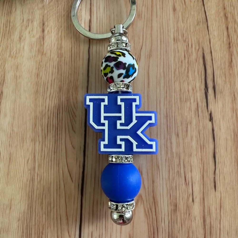 Handmade beaded keychain - Picture 2 of 3